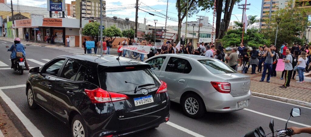 Servidores fazem protesto durante paralisação em abril de 2023 - Carlos Teixeira/Agora Interior