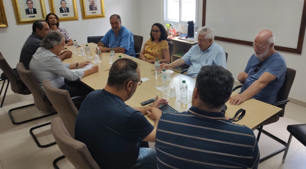 Arlindo Chinaglia se reuniu com a diretoria da Santa Casa e lideranças políticas - Carlos Teixeira/Agora Interior