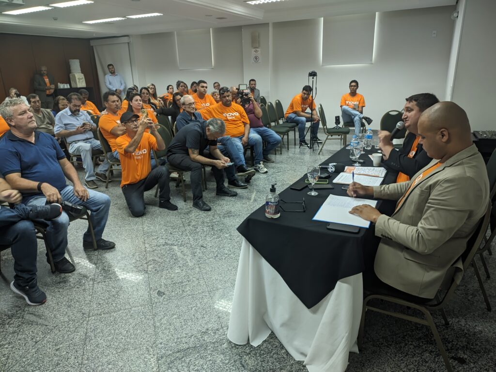 Jornalistas, apoiadores e pré-candidatos participam de coletiva - Carlos Teixeira/Agora Interior