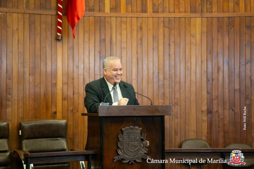 Presidente da Câmara, Eduardo Nascimento, durante pronunciamento - Will Rocha/Câmara Marília