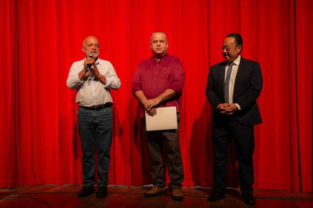 Vice-prefeito Cícero, Nascimento e Ajeka, na abertura - Colab./Will Rocha