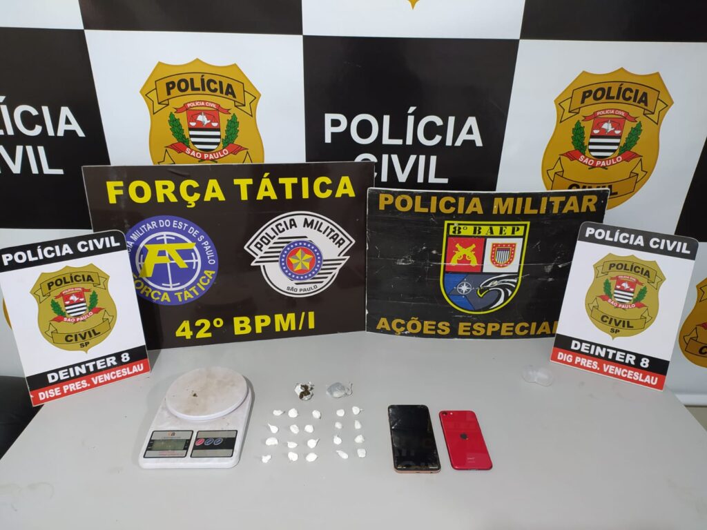 Balança, drogas e celulares apreendidos - Colab./Polícia Civil