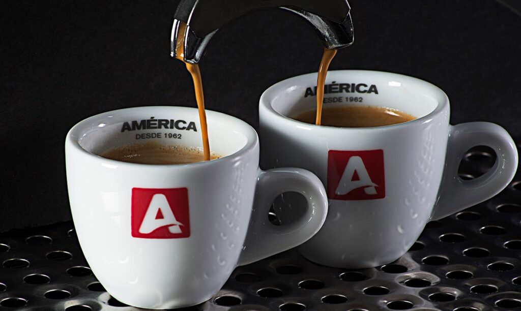 Xícara de café da marca América: referência nacional - Colab./Ass. de Imprensa