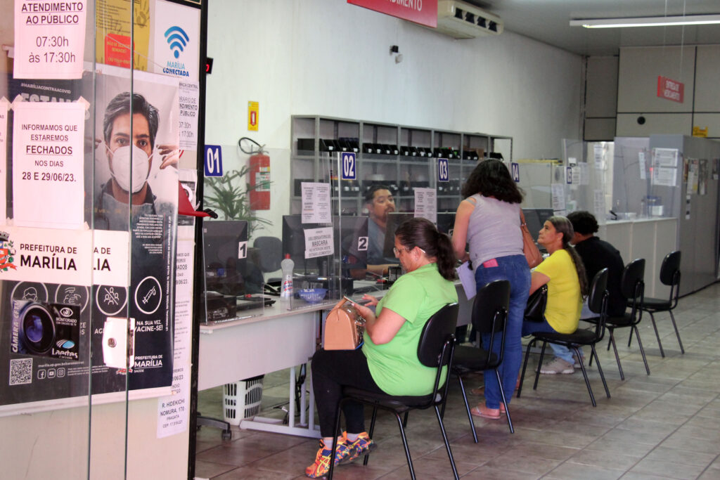 Pessoas são atendidas na farmácia municipal de Marília - Colab./Ass. de Imprensa