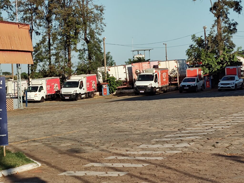 Caminhões da Kibon estacionados no pátio: fim das operações - Carlos Teixeira/Agora Interior
