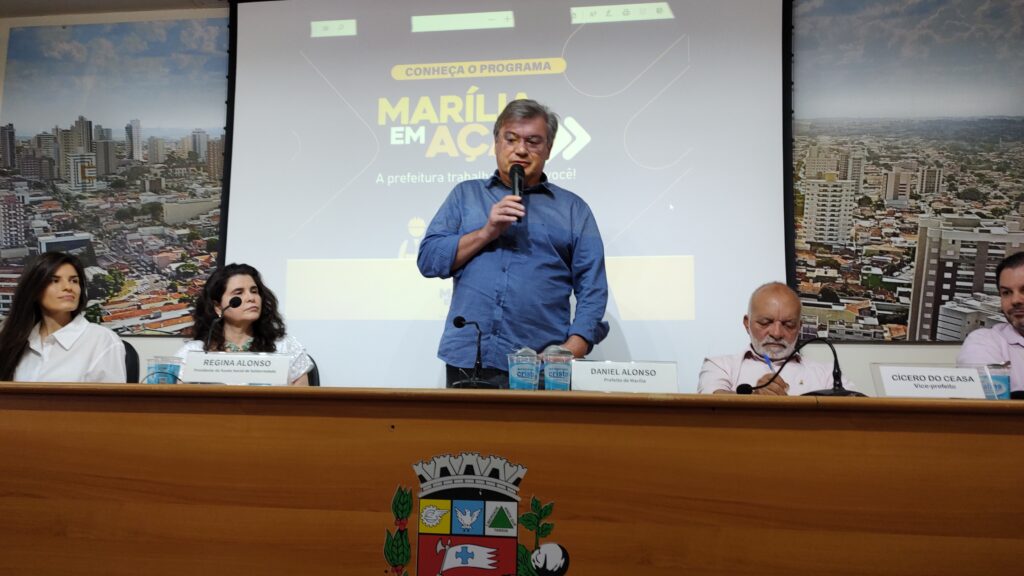 Prefeito Daniel Alonso discursa durante lançamento de programa - Carlos Teixeira/Agora Interior