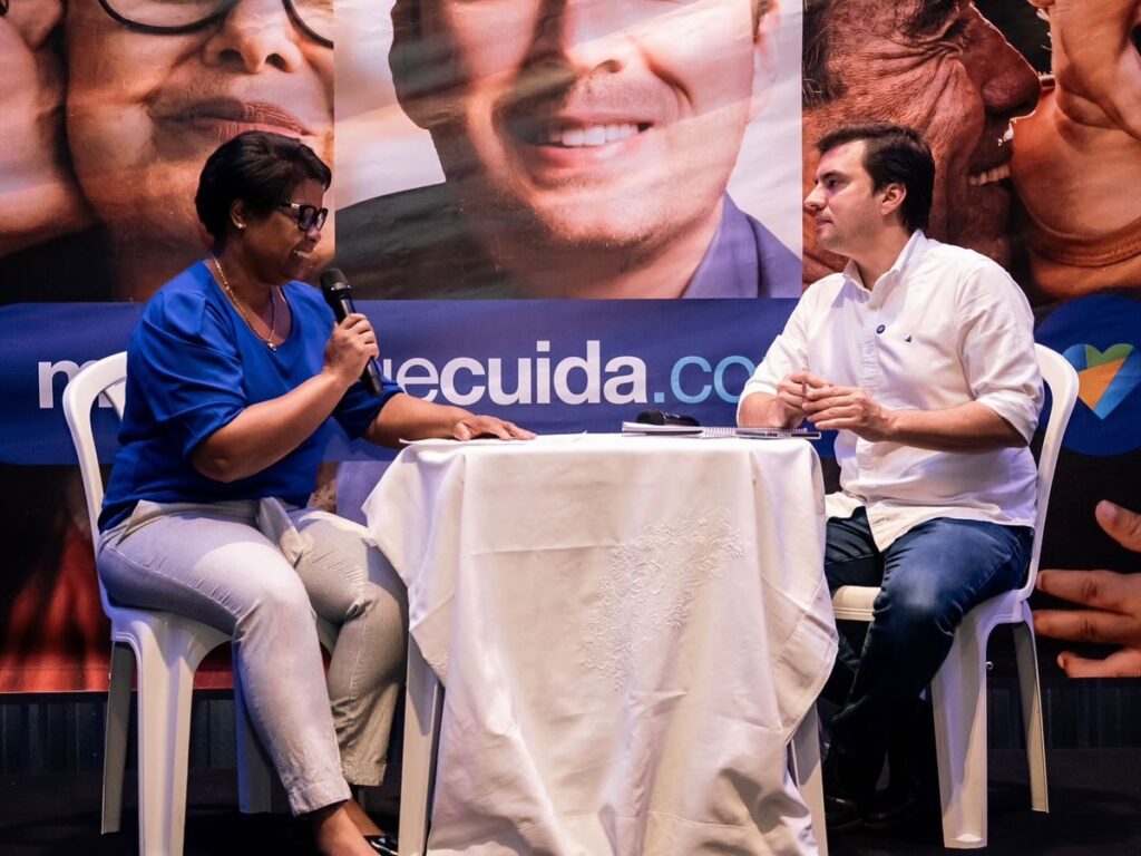 Professora Carmem Lúcia conversa com Vinicius Camarinha - Colab./Ass. de Imprensa