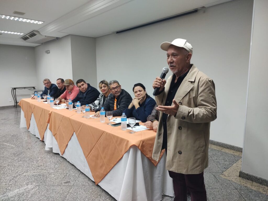 Pré-candidatos puderam se expressar durante a reunião - Colab./Ass. de Imprensa