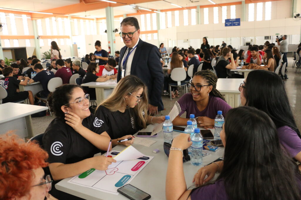 Estudantes durante evento na Unimar - Colab./Ass. de Imprensa