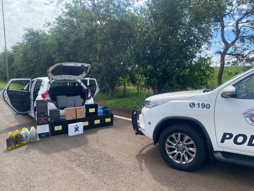 Dois homens transportavam bebidas e azeite - Colab./Polícia Rodoviária