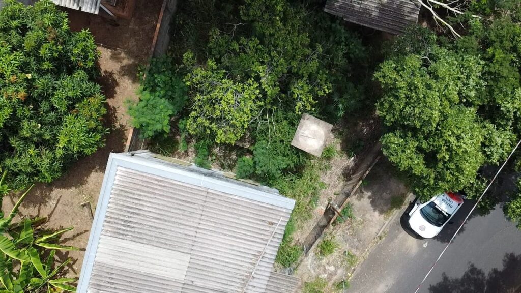 Drones também identificam terrenos com mato alto - Foto/Rodrigo Turella/Semob