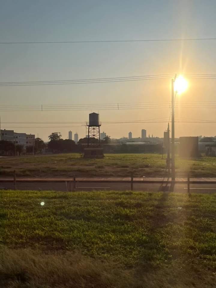 Sol se põe em Marília, com poucas nuvens no céu - Reprodução/Internet