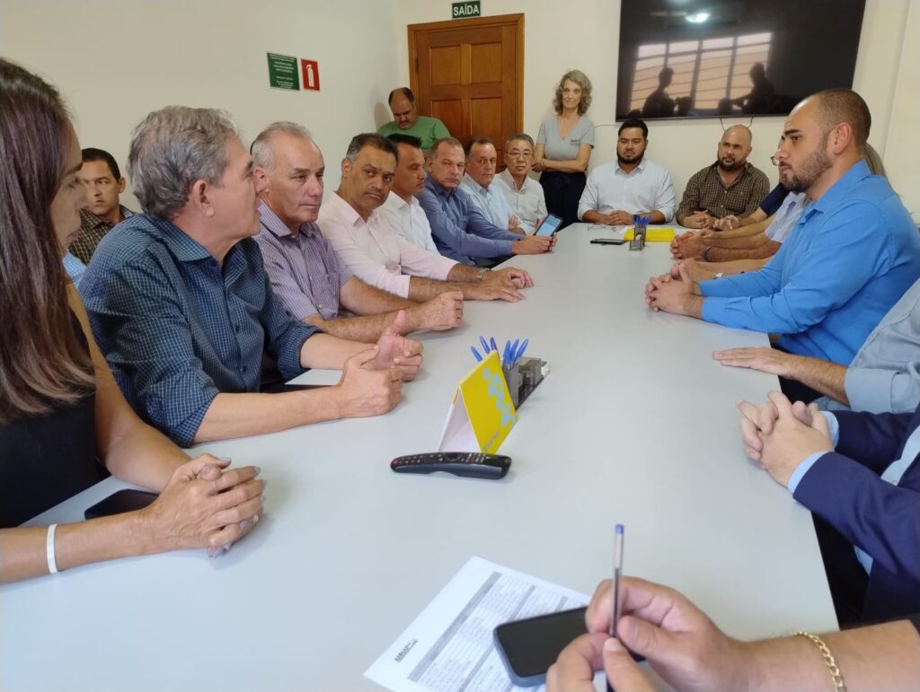 Prefeitos se reuniram para eleger presidente - Colab./Ass. de Imprensa