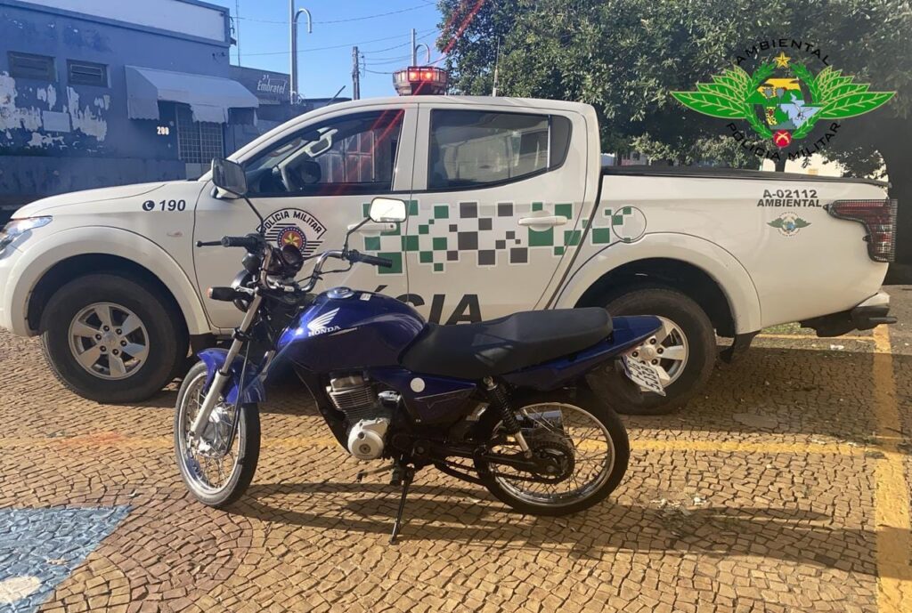 Motocicleta apreendida por policiais ambientais - Colab./Pol. Ambiental