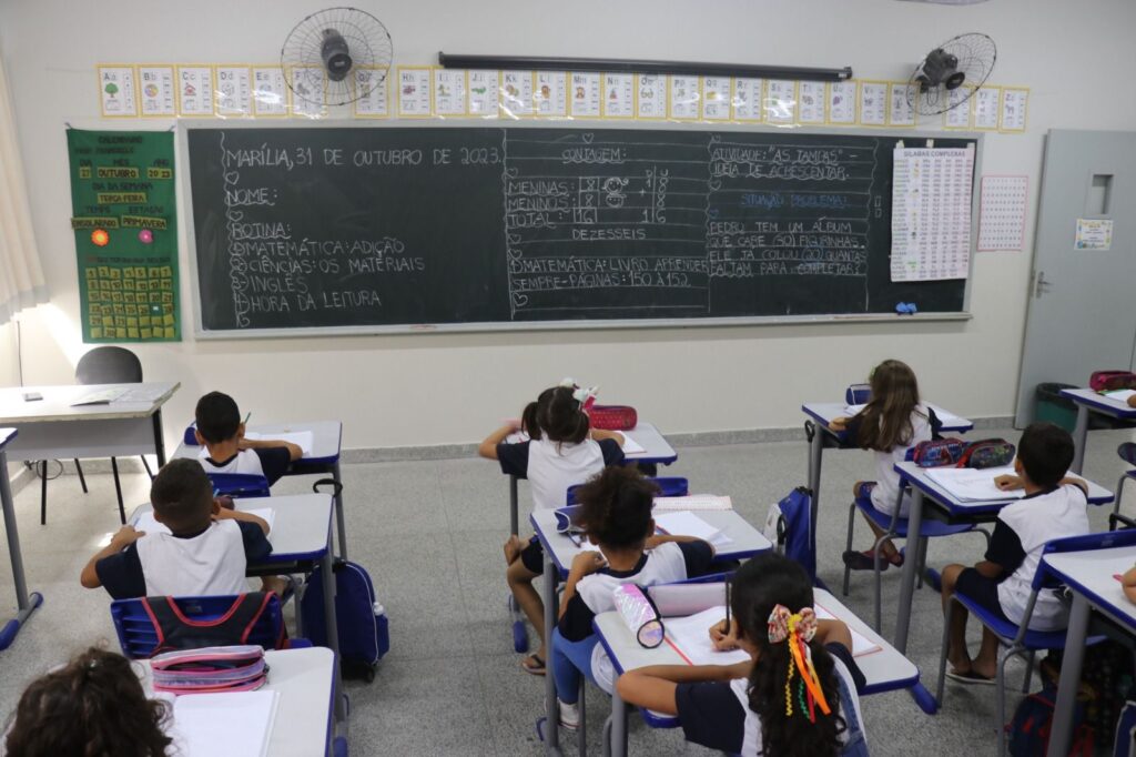 Estudantes de Marília em sala de aula - Colab./Ass. de Imprensa