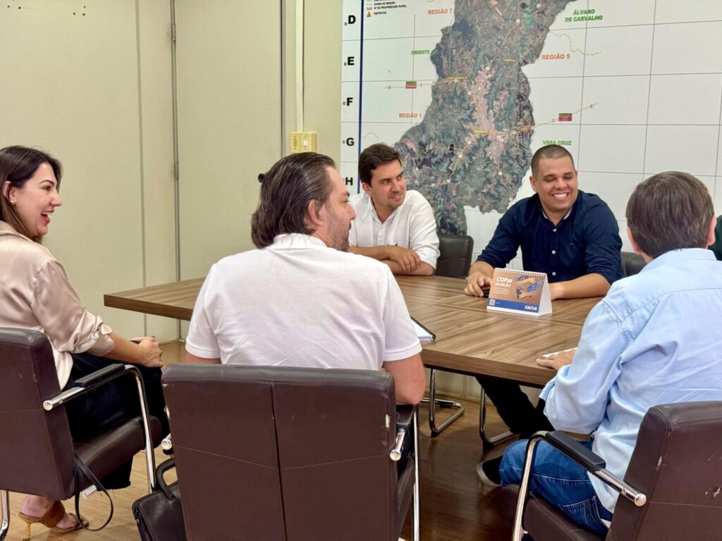 Reunião aconteceu no gabinete do prefeito Vinicius Camarinha - Colab./Ass. de Imprensa