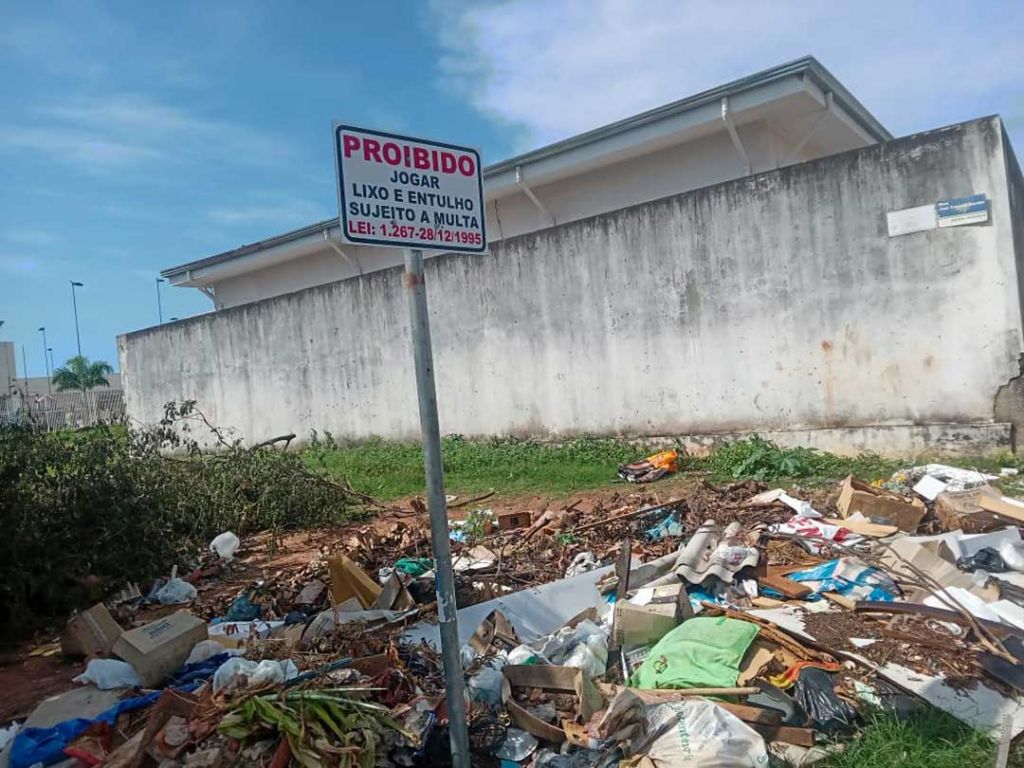 Lixo descartado irregularmente/ Foto: Colaboração Assessoria de Imprensa