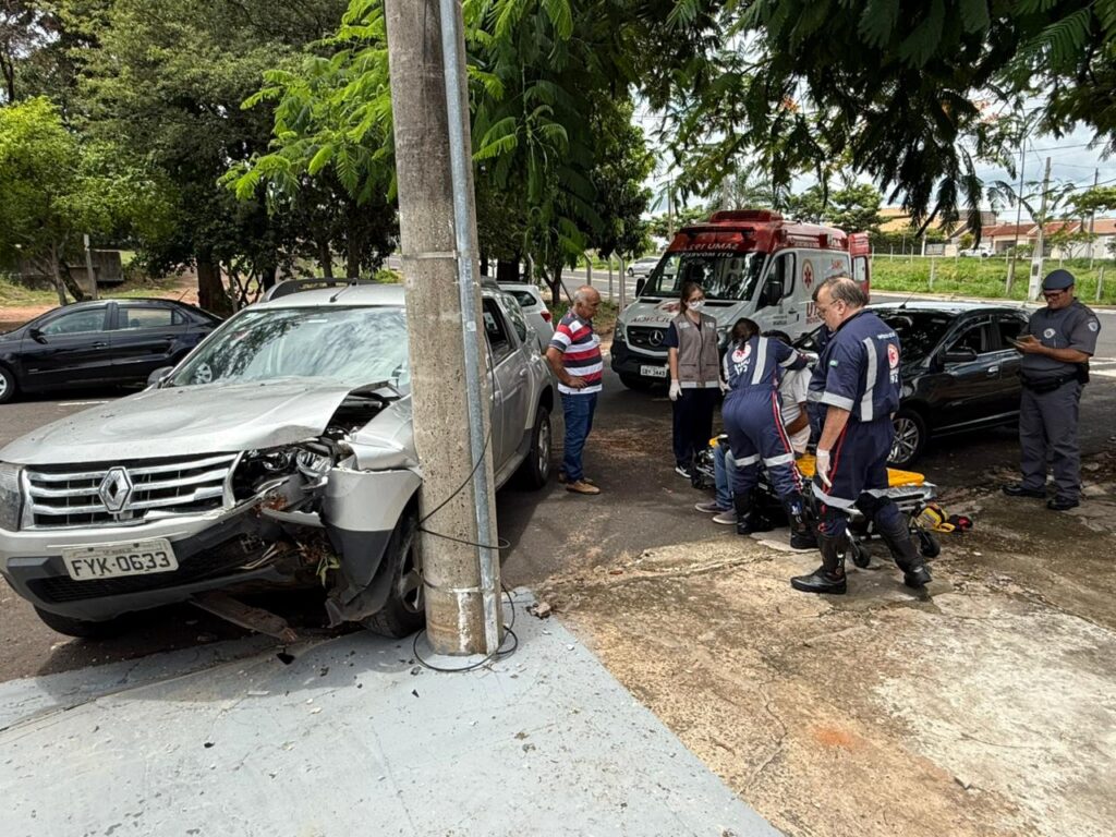 Socorristas atenderam o motorista e o levaram até o HC - Foto/Internauta 