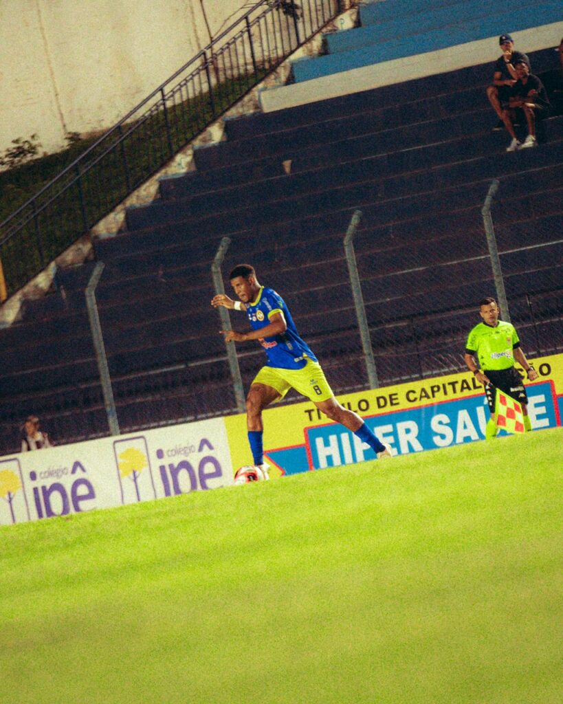 Atleta do Araçatuba durante partida em Assis   - 