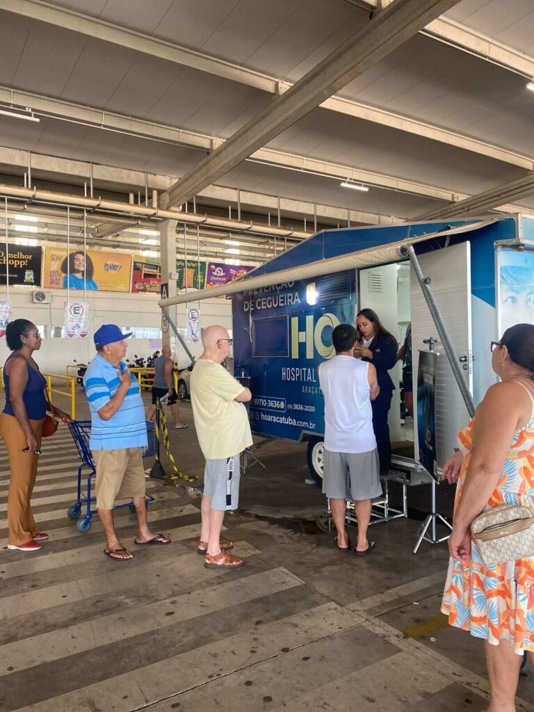 Trailer do Hospital do Olho durante atendimento/ Foto: Colaboração Assessoria de Imprensa