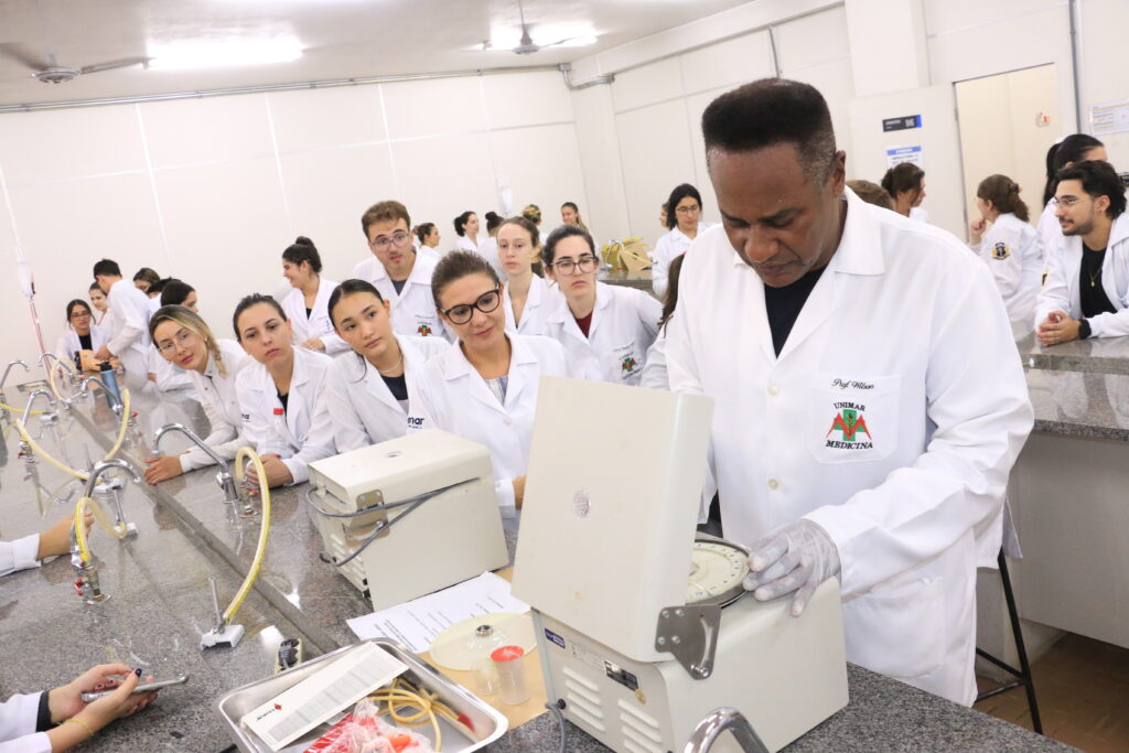 Alunos de medicina em curso na Universidade de Marília - Colab./Ass. de Imprensa