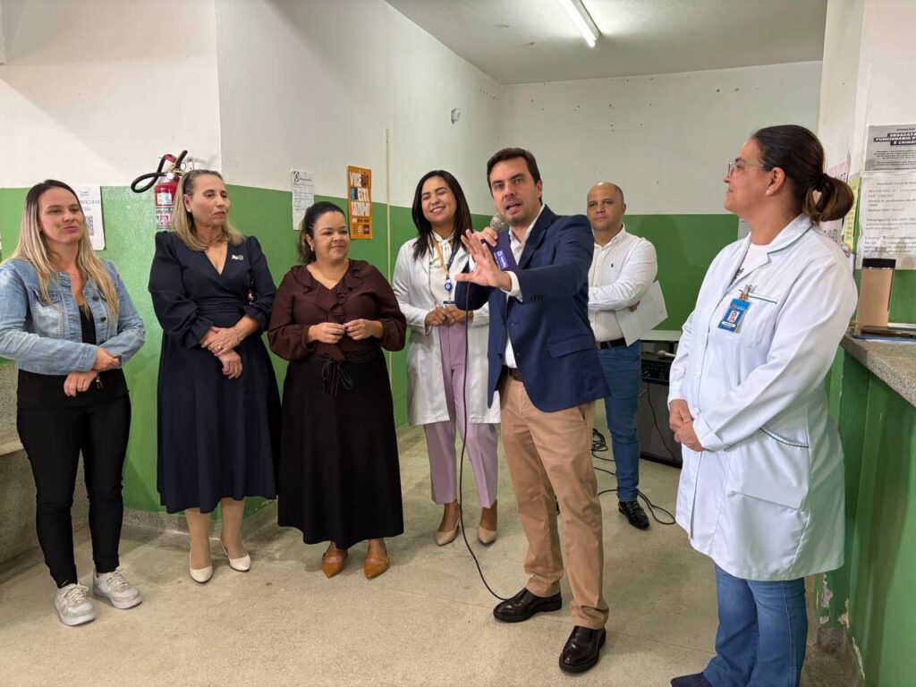 Vinicius conversa com profissionais da saúde - Colab./Ass. de Imprensa