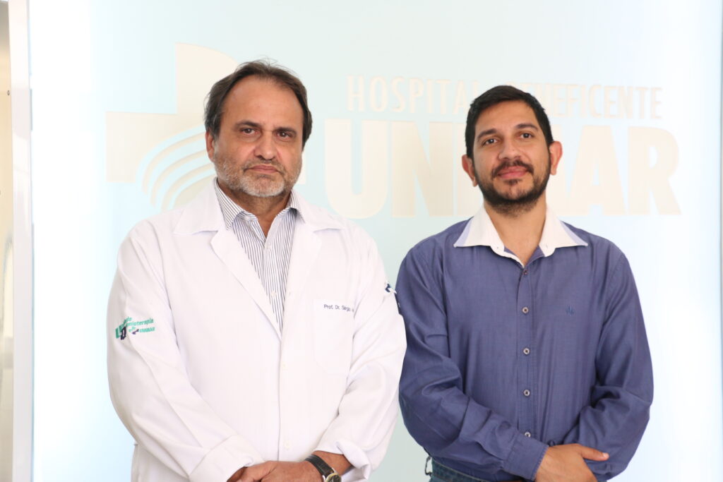 Médico oncologista Sérgio Afonso (à esq.) - Colab./Ass. de Imprensa