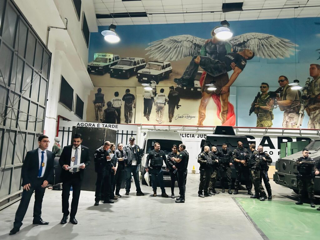 Ação contou com apoio de policiais de vários setores - Colab./Polícia Civil