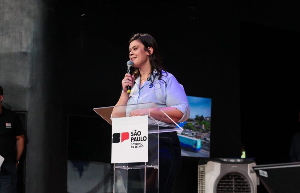 Primeira-dama Mariana Maranho discursa - Colab./Ass. de Imprensa