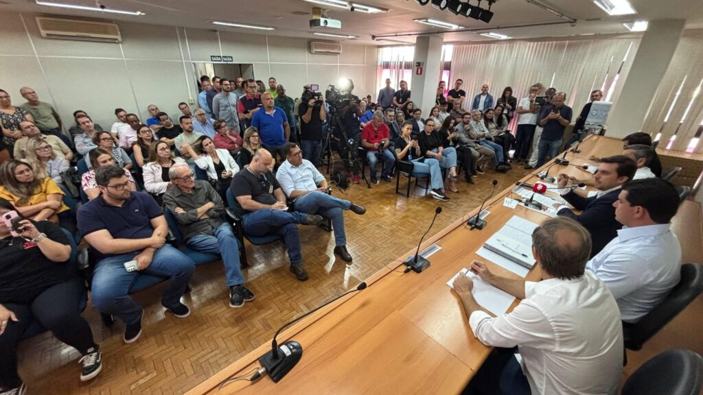 Coletiva de imprensa contou com grande público - Colab./Ass. de Imprensa