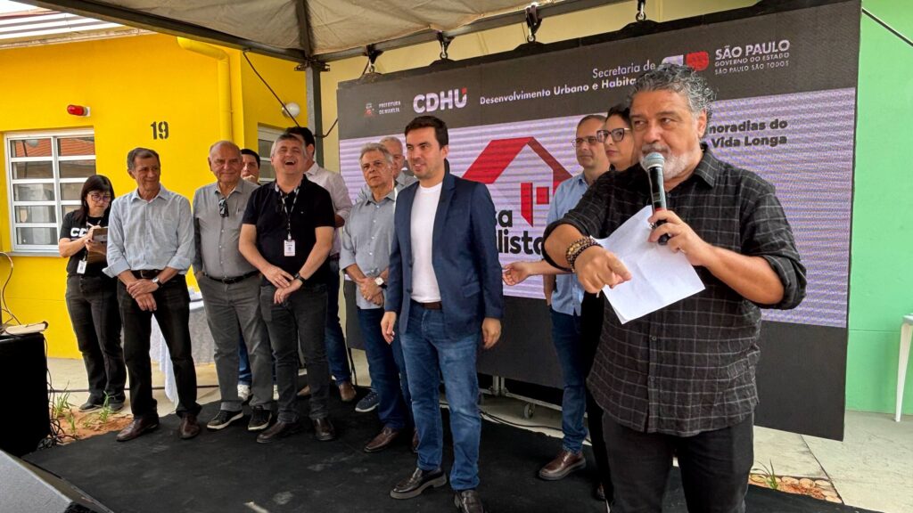 Entrega dos imóveis contou com a presença de autoridades - Colab./Ass. de Imprensa