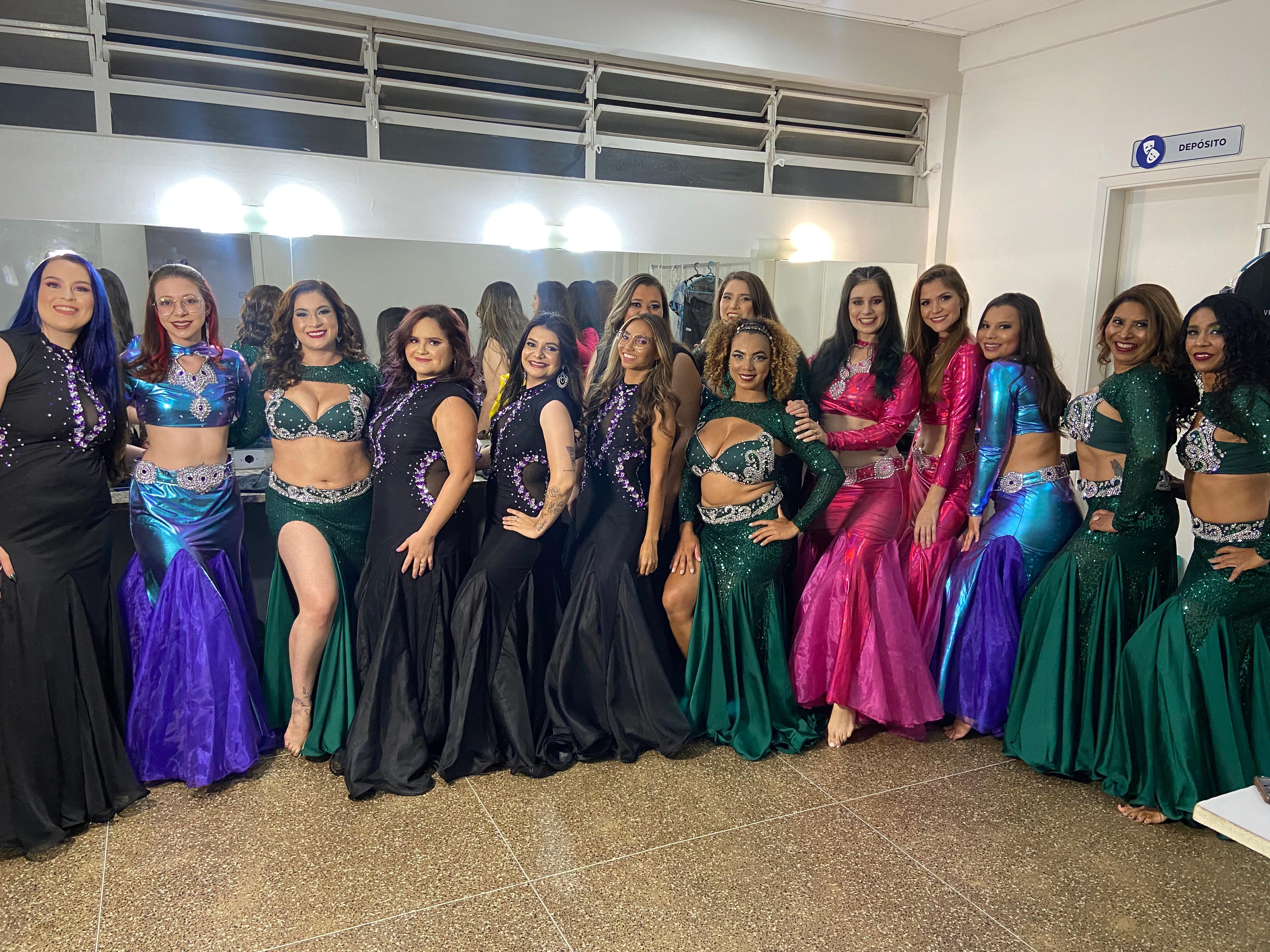 Equipe de bailarinas que vai se apresentar no teatro municipal - Colab./Ass. de Imprensa