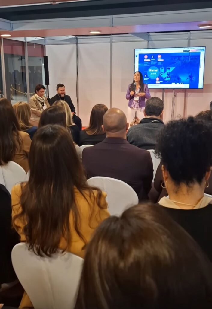 Pró-reitora Fernanda Mesquita Serva apresenta palestra durante o FNESP - Colab./Ass. Imprensa