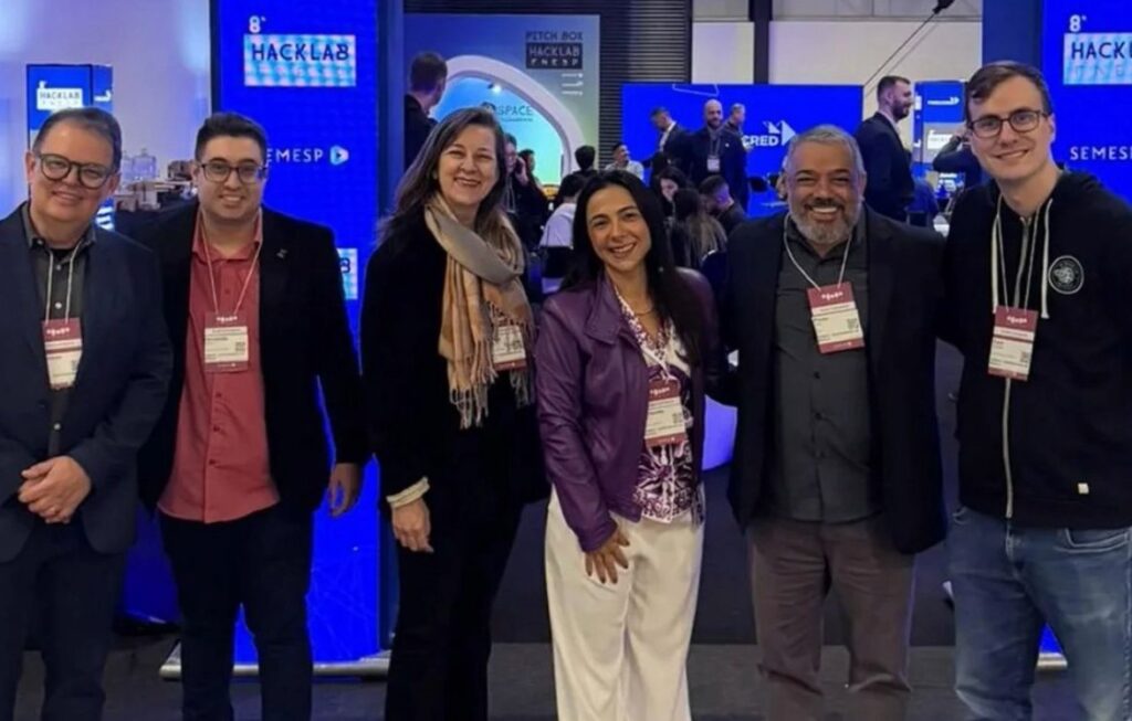 Fernanda Serva ao lado de lideranças da Unimar - Colab./Ass. de Imprensa