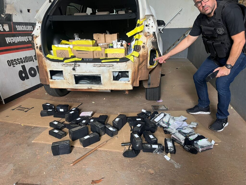 Carro usado pelos acusados para o contrabando de aparelhos - Colab./Ass. de Imprensa