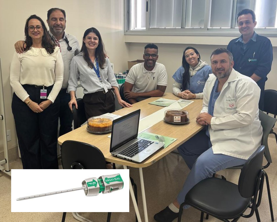 Equipe fez treinamento para uso de dispositivo (detalhe) - Colab./Ass. de Imprensa