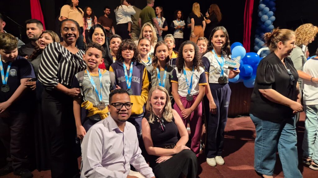 Delegação de Pompeia na entrega de premiação - Colab./Ass. de Imprensa