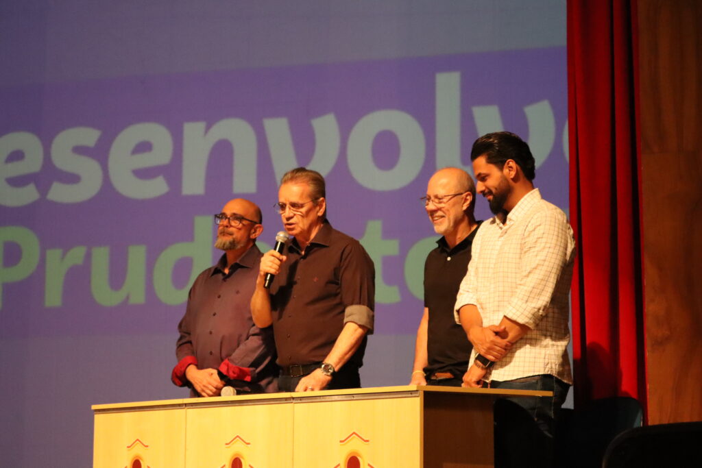 Secretários recepcionaram o palestrante Luiz Pondé - Foto/Fernanda Padovan