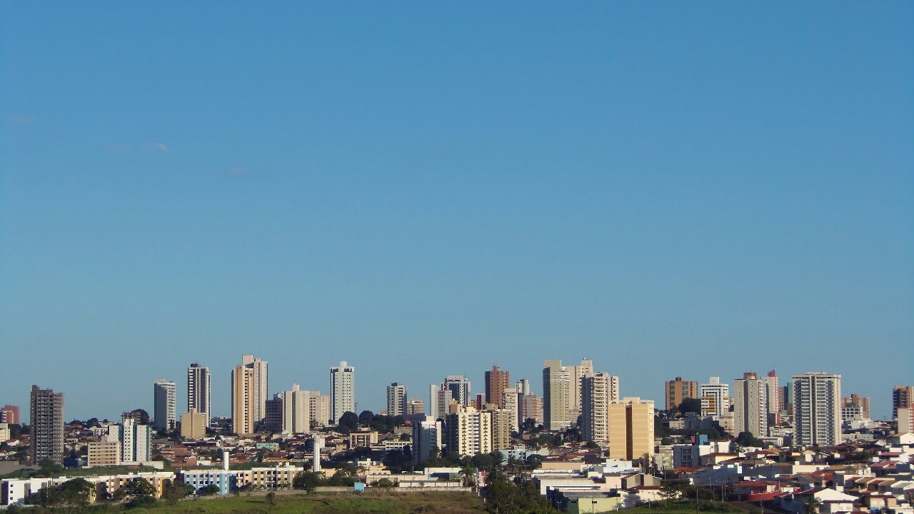 No meio do dia o céu estava sem nuvem em Marília - Foto/Carlos Teixeira - Agora Interior