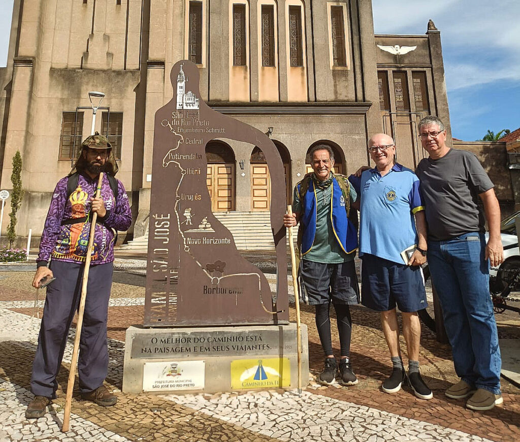 Alan Ribeiro, Zé do Pedal e representantes do Lions, Nelson Gonçalves e Demis Aleixo - Foto/Folha2