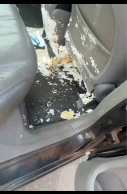 Local onde o bolo caiu, no interior do carro - Colab./PRF