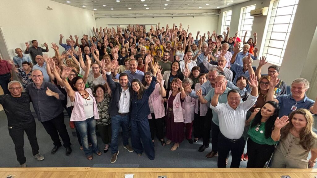 Prefeito Vinicius e as entidades beneficiadas com emendas -  Colab./Ass. de Imprensa