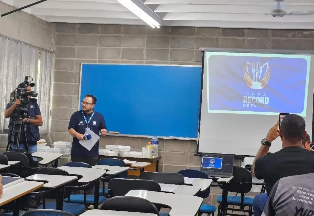 Pompeia marca presença em congresso da Copa Record de Futsal 2026 em Bauru