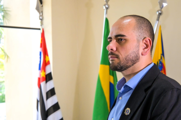 Prefeito Diogo Ceschim lidera ajuste fiscal com corte de 20% no próprio salário