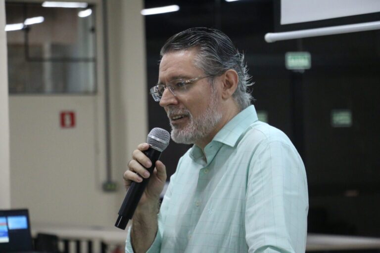 Alunos de TI da Unimar exploram empreendedorismo e startups com CEO Marco Antonio Vasquez