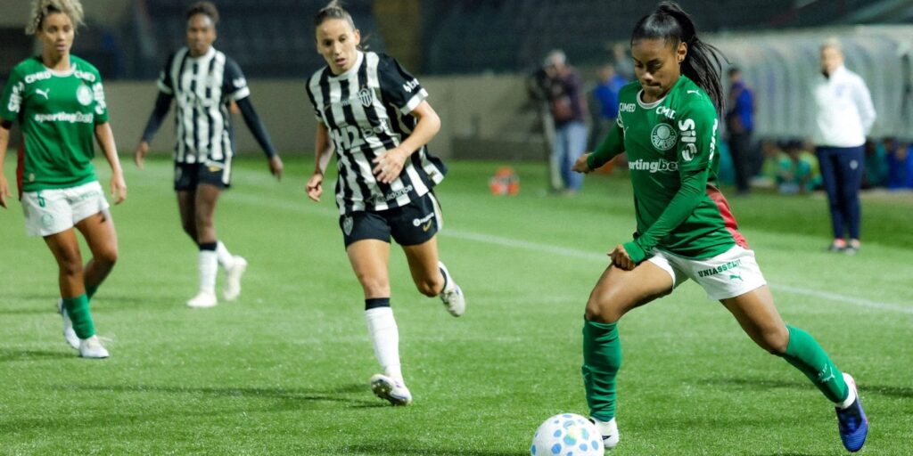 Palmeiras feminino goleia Atlético-MG e assume vice-liderança no Brasileirão