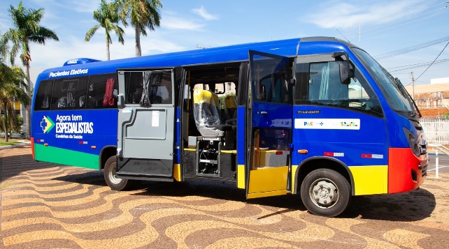 Andradina reforça frota para transporte de pacientes com novo ônibus