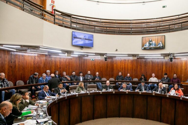 Câmara de Marília analisa projetos cruciais para educação, assistência e segurança urbana
