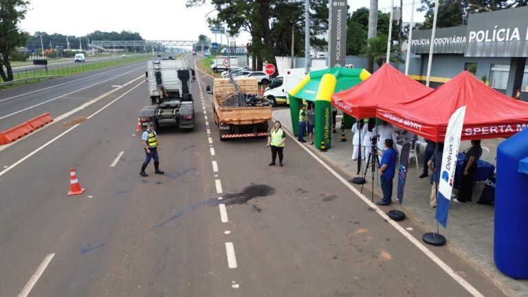Maio Amarelo: ação em rodovia oferece saúde e segurança para caminhoneiros