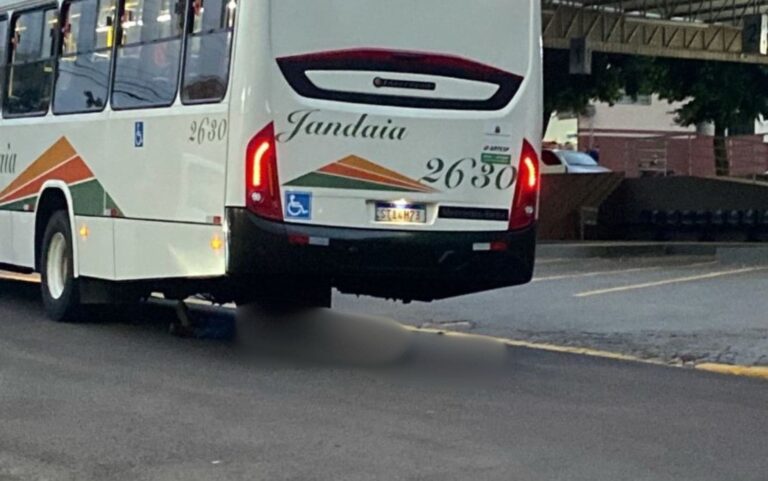 Tragédia em Anhumas: homem morre atropelado por ônibus no Centro